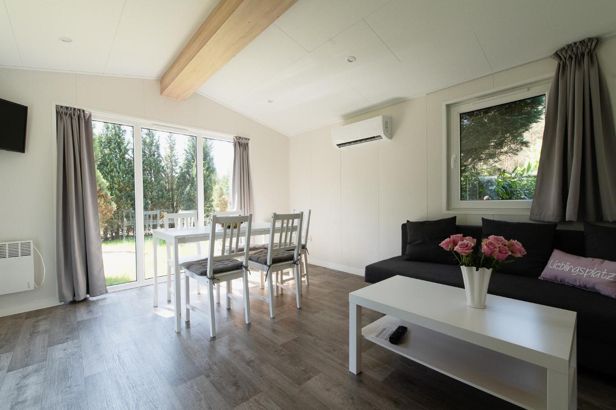 Naturcamping Lueneburger Heide - Chalets & Tiny Haeuser Soltau Luaran gambar